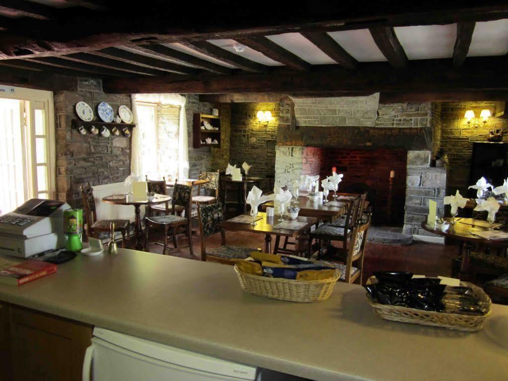 The Three Cocks Coaching Inn Glasbury Exterior photo